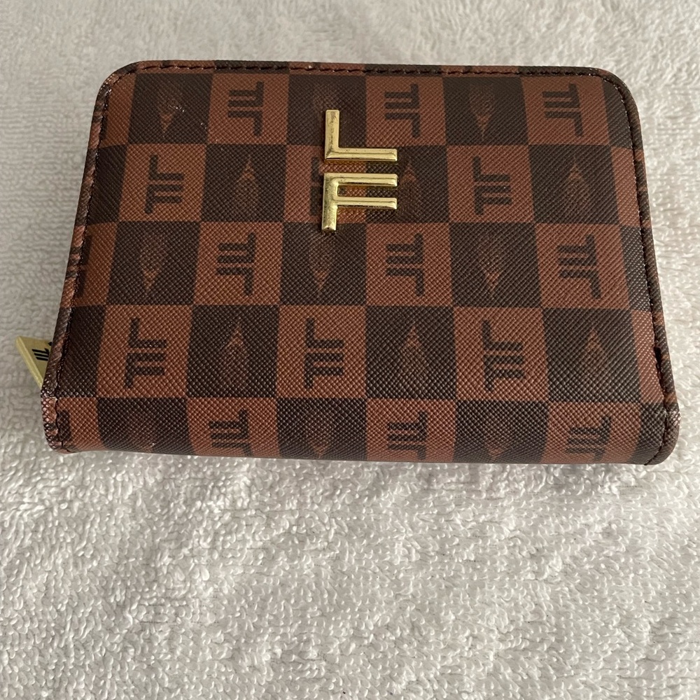 London Fog French Zip/Snap Wallet. Excellent Condition.#1043.